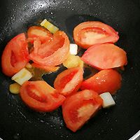美白养生番茄炒面的做法图解3