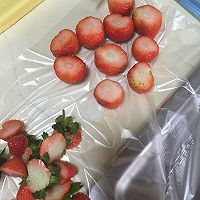 草莓浮云卷，蛋糕卷也可以逼格满满的做法图解22