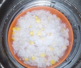 腊肠玉米粒蒸米饭的做法