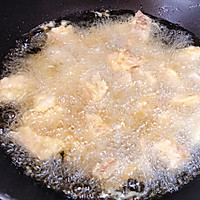 #餐桌上的春日限定#吃一次就忘不了，菠萝咕咾肉的做法图解5