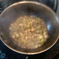 土豆丁莴笋肉的做法图解1
