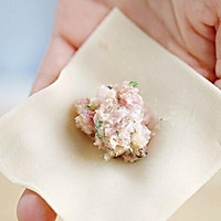 馄饨的包法的做法图解1