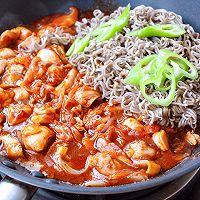#中小学生营养餐#辣白菜炒鸡荞麦面的做法图解9