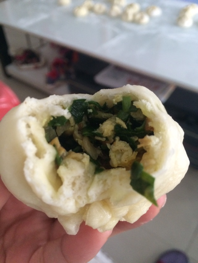 韭菜鸡蛋油渣包的做法图解2
