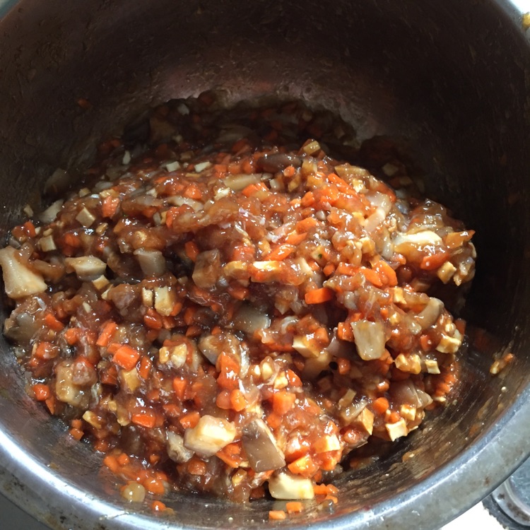 龙利鱼平菇胡萝卜香干饺子的做法图解4