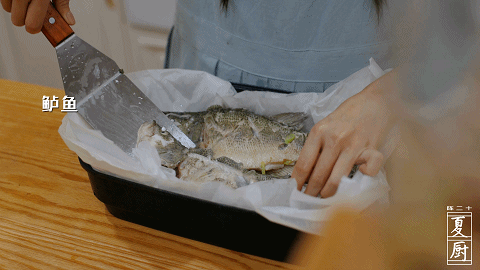 秘制蒜香微辣纸包鱼的做法图解9