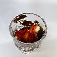 草莓巧克力植物酸奶杯的做法图解3