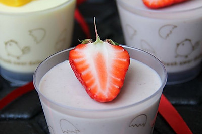 草莓酸奶慕斯
