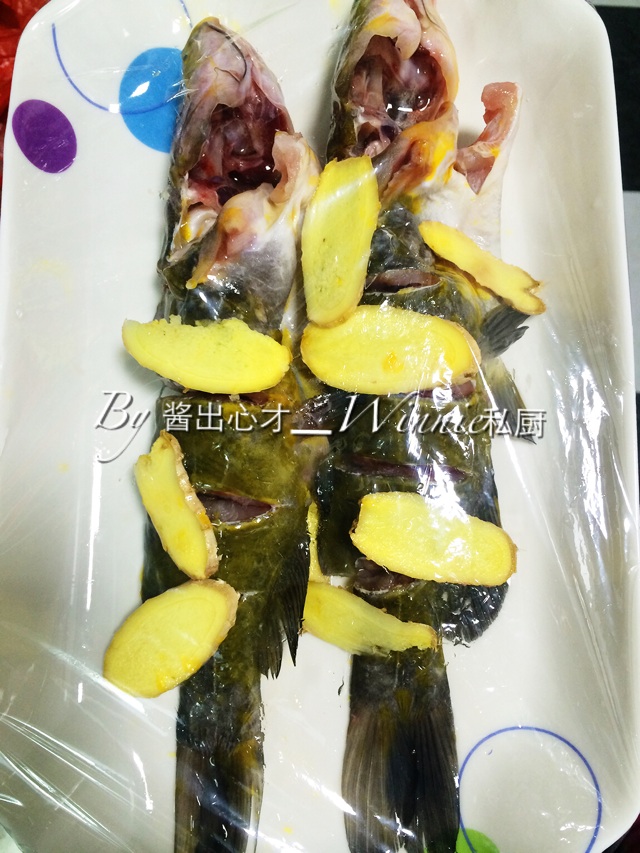 盐焗酱汁淋黄骨鱼#金龙鱼外婆乡小榨菜籽油#的做法图解3