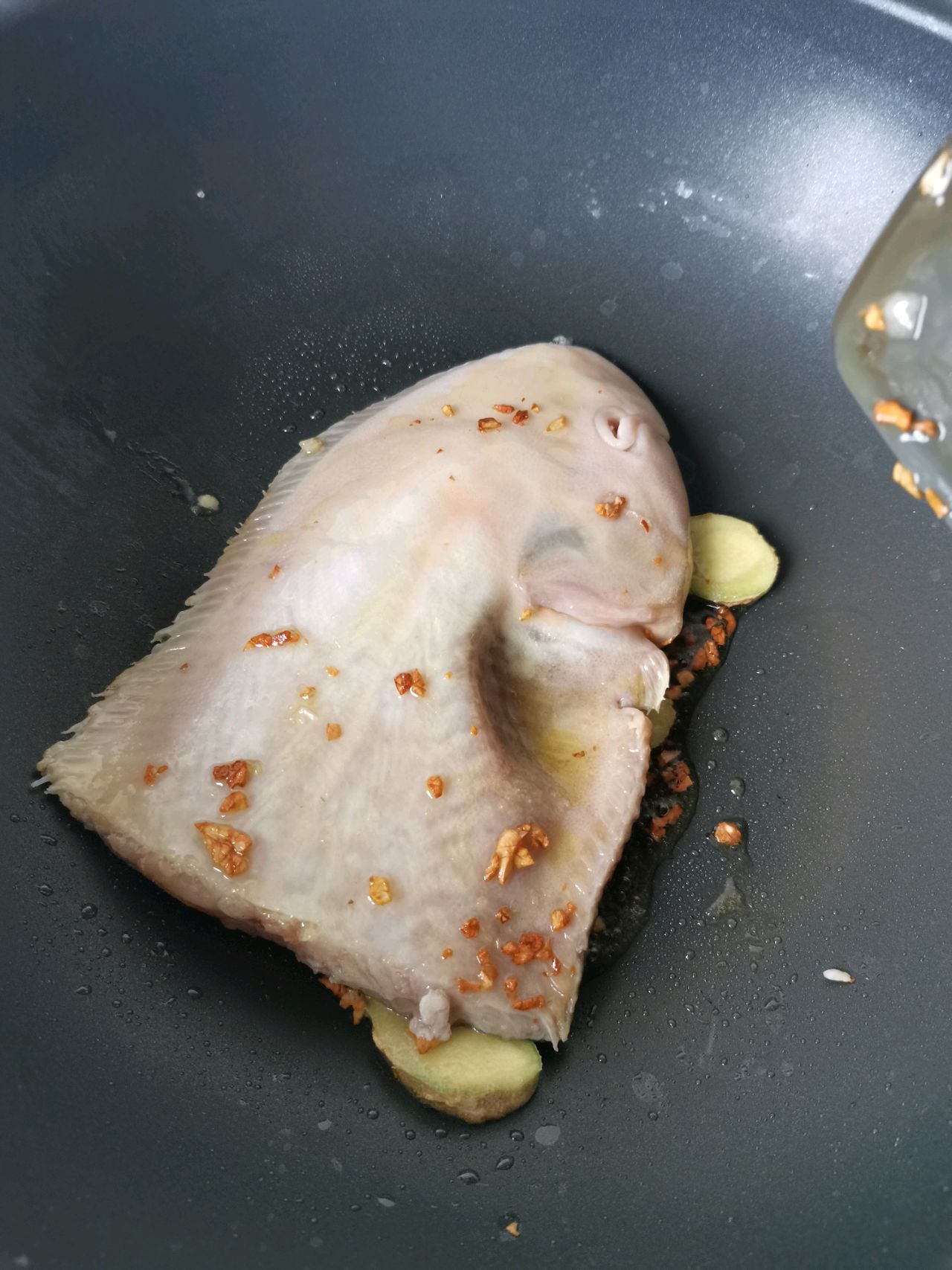 红烧鳎目鱼怎么做_红烧鳎目鱼的做法_豆果美食