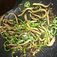 萝卜干炒小银鱼干的做法图解7