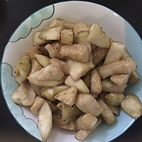 鱼香茄子的做法图解1