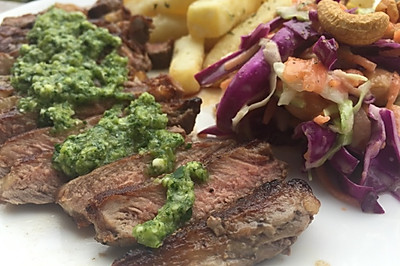 眼肉佐chimichurri酱 搭配木瓜生菜沙拉
