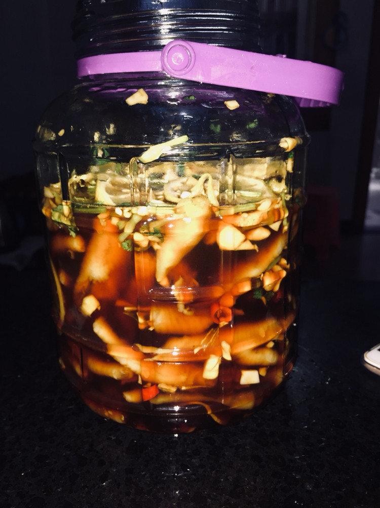 酸辣鸡爪的做法