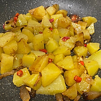 土豆烧腊肉的做法图解6