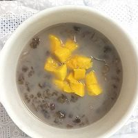芒果丁椰汁红豆银耳桃胶糖水的做法图解4