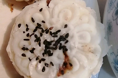 山药枣泥黑芝麻月饼