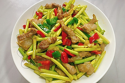 蒜苔炒鸡胸肉