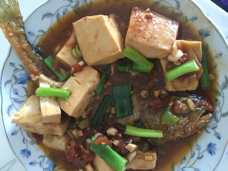 黄花鱼烩嫩豆腐的做法