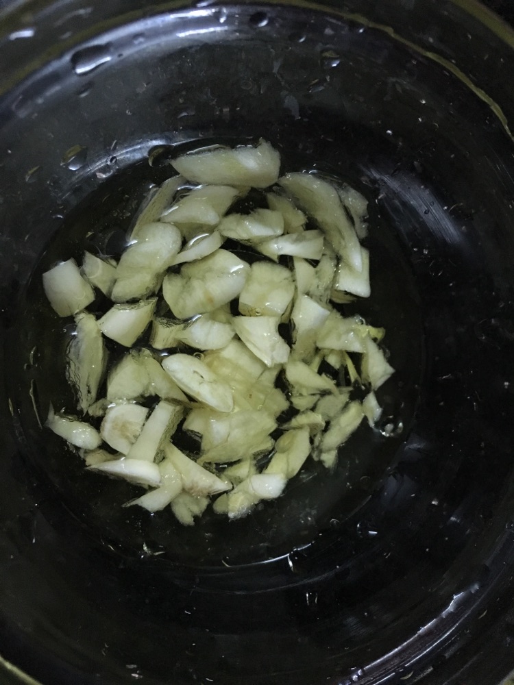 蒜香鸡翅的做法图解1