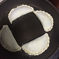 韭菜盒子(有花边包法)的做法图解10