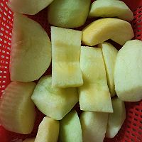 苹果玉米红萝卜猪骨汤的做法图解3