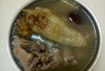 生晒鳘鱼胶煲白鸽汤的做法