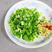 #感恩节烹饪挑战赛# 花甲肉炒青椒的做法图解2