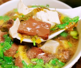 #刘畊宏女孩减脂饮食#酸菜豆腐猪血汤的做法