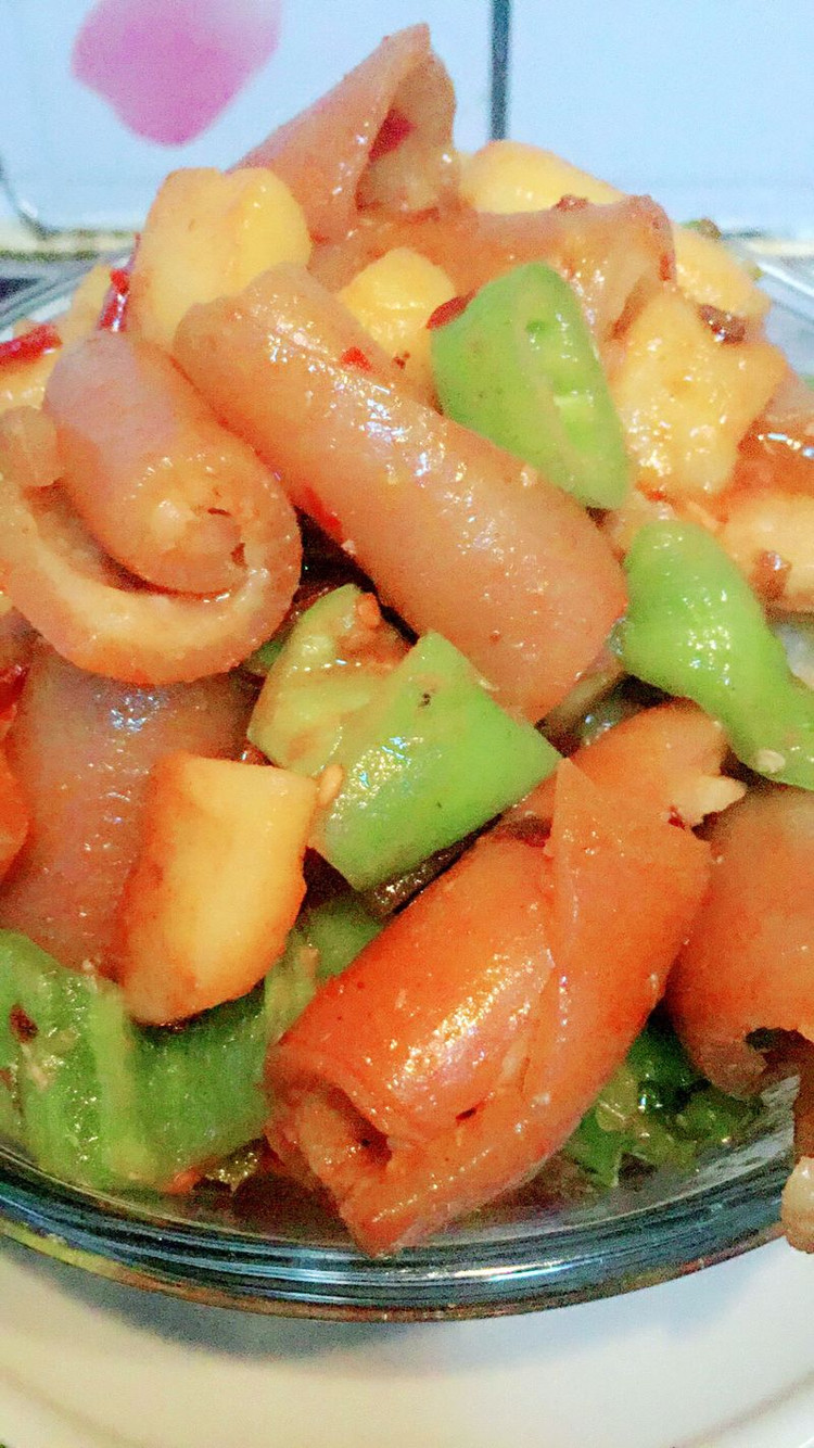 土豆炖肉皮的做法