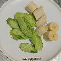 香蕉黄瓜汁的做法图解2