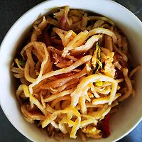 #花式新美味就酱简单#蒜苗鸡蛋焖饼丝的做法图解12