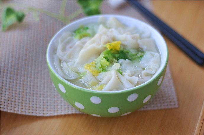 从超市偷来一个包馄饨的好方法——青菜馄饨的做法