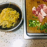酸菜炖粉条的做法图解1