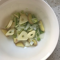 豆豉鲮鱼油麦菜的做法图解1