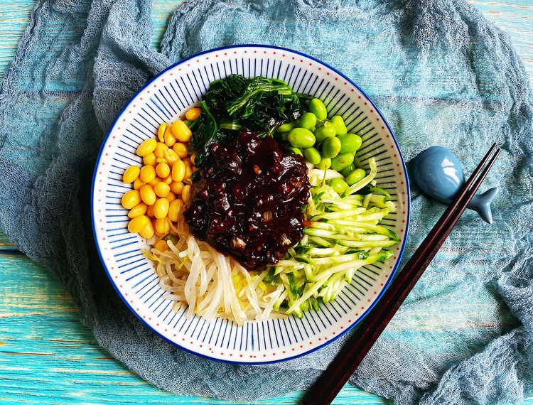 老北京炸酱面～（附手擀面做法）的做法