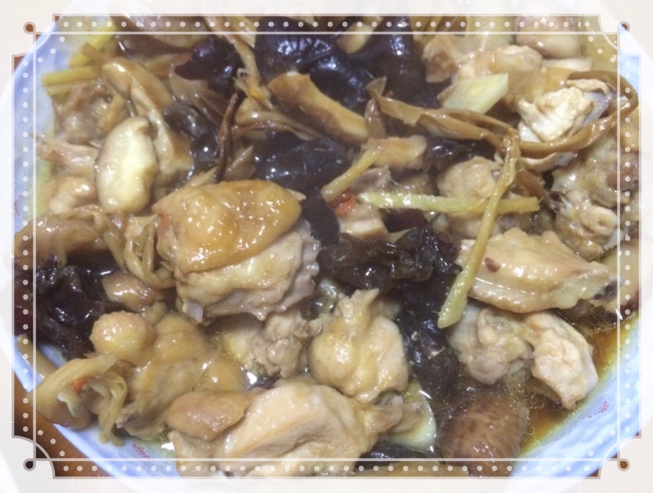 冬菇黃花菜木耳蒸鸡的做法图解3