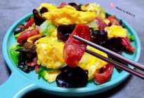 #刘畊宏女孩减脂饮食#腊肠儿菜木耳炒蛋的做法