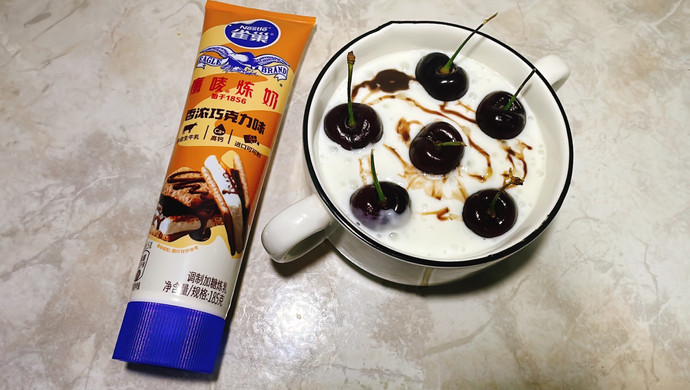 酸奶炼乳车厘子特饮