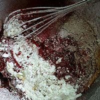 红丝绒蛋糕的做法图解2