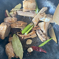 排骨烧卤蛋的做法图解1