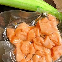 #肉食主义#三文鱼青瓜饭的做法图解1