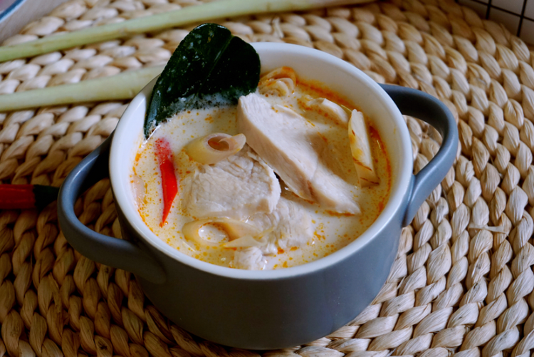泰式椰汁鸡汤 | Tom Kha Gai的做法