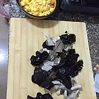 素三鲜饺子馅（鸡蛋，黑木耳，蘑菇）的做法图解3