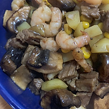懒人的减肥蛋白质餐——牛柳土豆牛排菇玉米虾仁粒粒炒