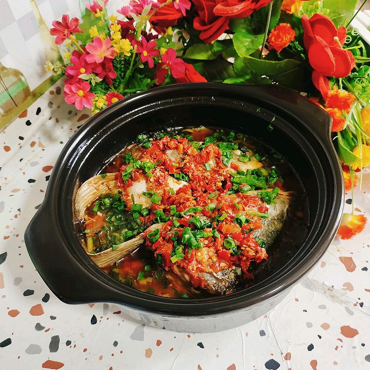 砂锅剁椒鱼头的做法