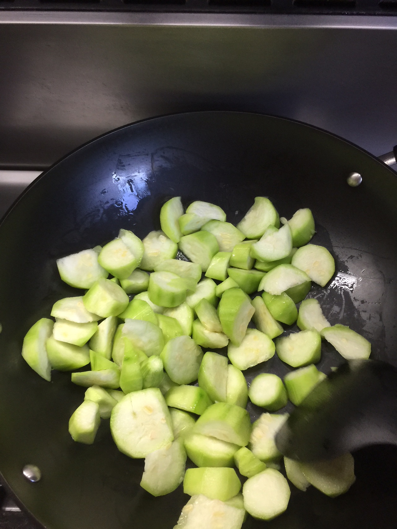 料油拌角瓜怎么做_料油拌角瓜的做法_冰清一色_豆果美食