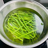 #刘畊宏女孩减脂饮食#凉拌豇豆的做法图解3
