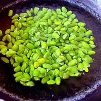 酱瓜炒毛豆#我要上首页挑战家常菜#的做法图解3