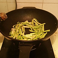 腊肠炒芹菜的做法图解8